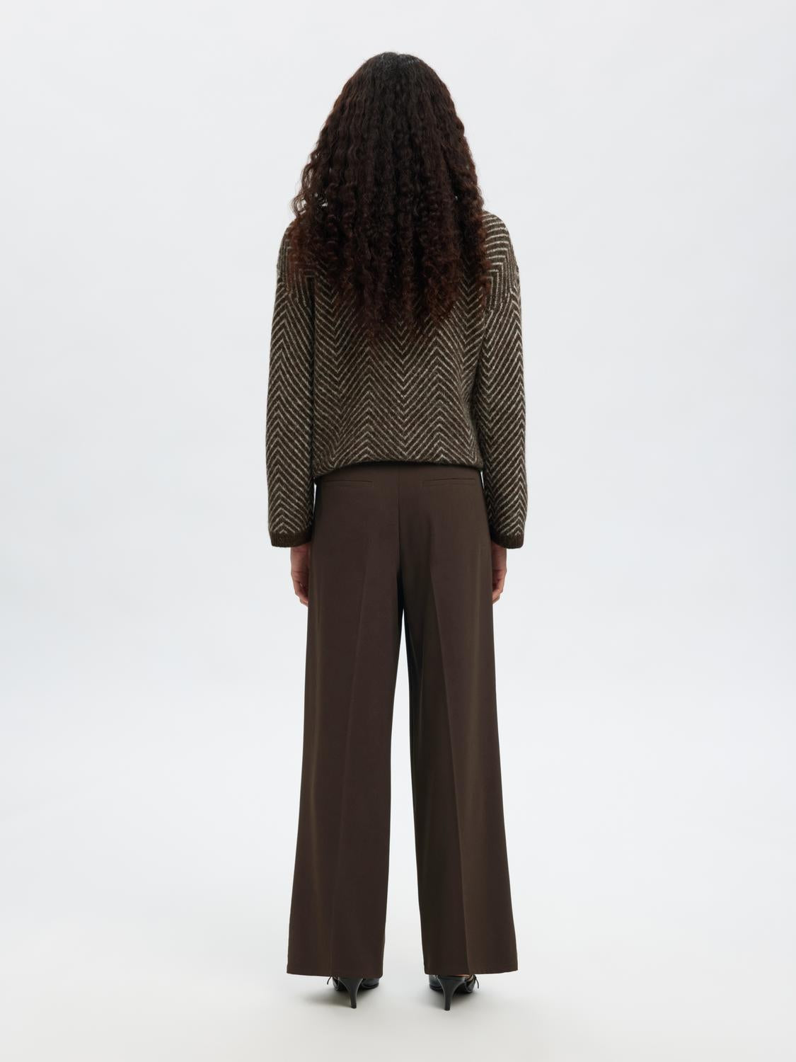 model_shot-back